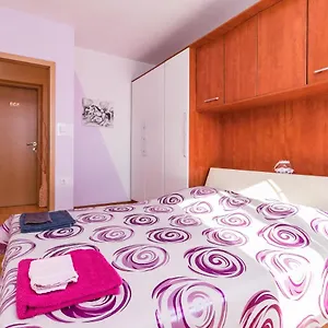 https://apartment-valentina-banjole.in-istria.net